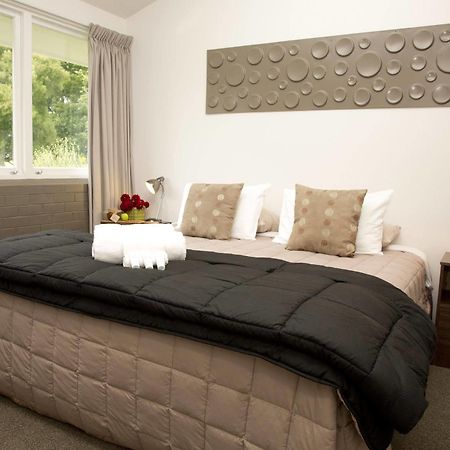 Lavalla Estate Guest House Tuakau Luaran gambar